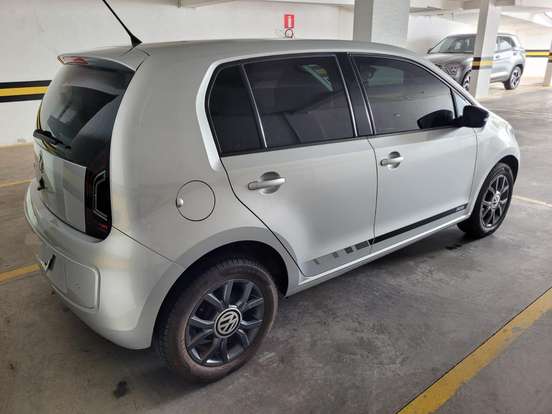 VOLKSWAGEN-UP-2016