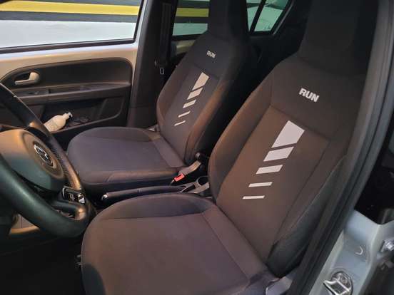 VOLKSWAGEN-UP-2016