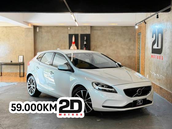 VOLVO V40 2.0 T4 MOMENTUM GASOLINA 4P AUTOMÁTICO
