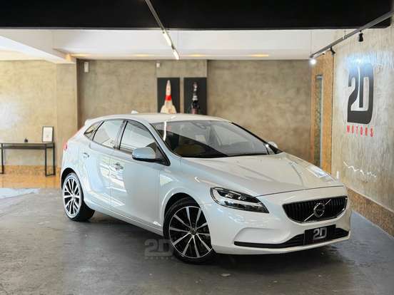 VOLVO-V40-2.0 T4 MOMENTUM GASOLINA 4P AUTOMÁTICO VOLVO-V40-2018