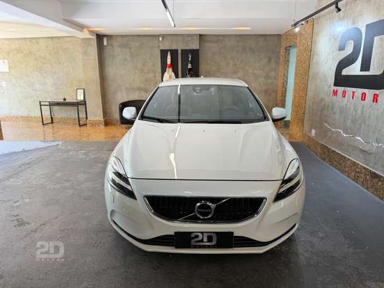 VOLVO-V40-2.0 T4 MOMENTUM GASOLINA 4P AUTOMÁTICO VOLVO-V40-2018