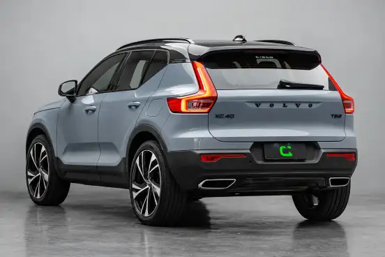 VOLVO-XC40-2021