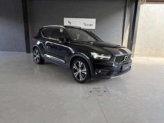 VOLVO-XC40-2020