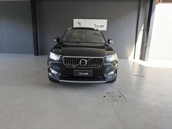 VOLVO-XC40-2020