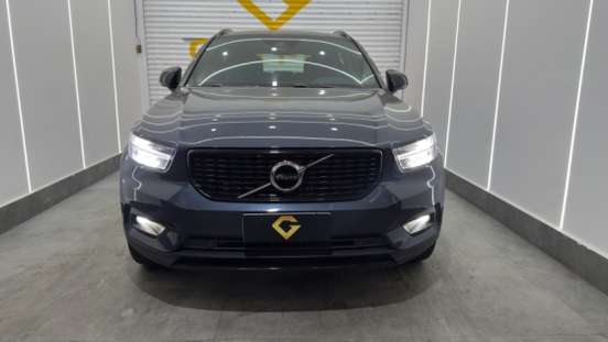 VOLVO-XC40-2021