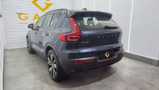 VOLVO-XC40-2021