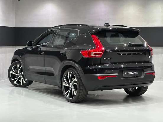 VOLVO-XC40-2021
