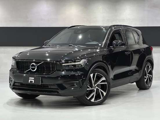 VOLVO-XC40-2021