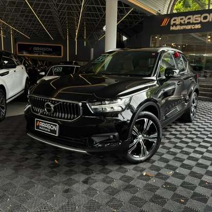 VOLVO-XC40-2020