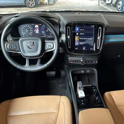 VOLVO-XC40-2020