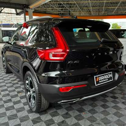 VOLVO-XC40-2020