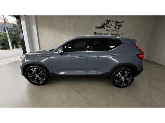 VOLVO-XC40-2020