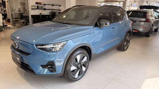 VOLVO-XC40-2023