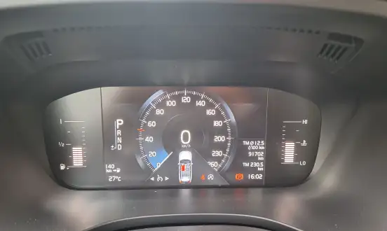 VOLVO-XC60-2.0 T5 GASOLINA MOMENTUM AWD GEARTRONIC VOLVO-XC60-2017