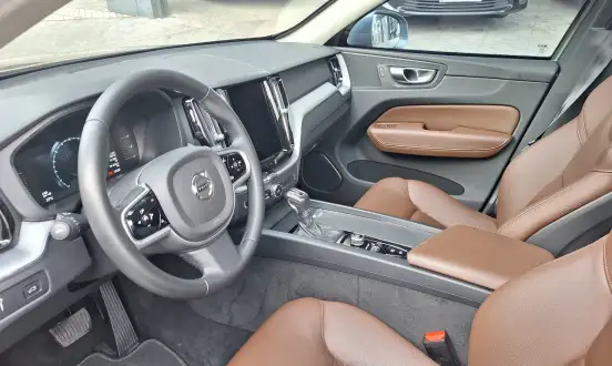 VOLVO-XC60-2017