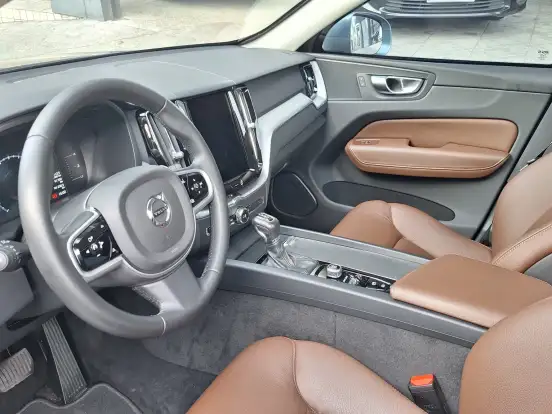 VOLVO-XC60-2.0 T5 GASOLINA MOMENTUM AWD GEARTRONIC VOLVO-XC60-2017