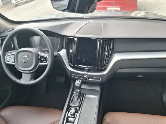 VOLVO-XC60-2.0 T5 GASOLINA MOMENTUM AWD GEARTRONIC VOLVO-XC60-2017