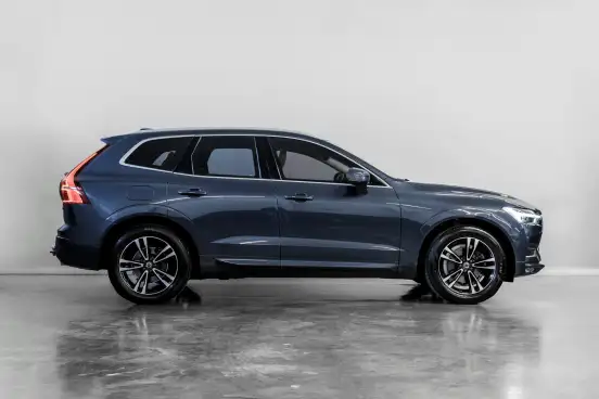 VOLVO-XC60-2.0 T5 GASOLINA MOMENTUM AWD GEARTRONIC VOLVO-XC60-2019