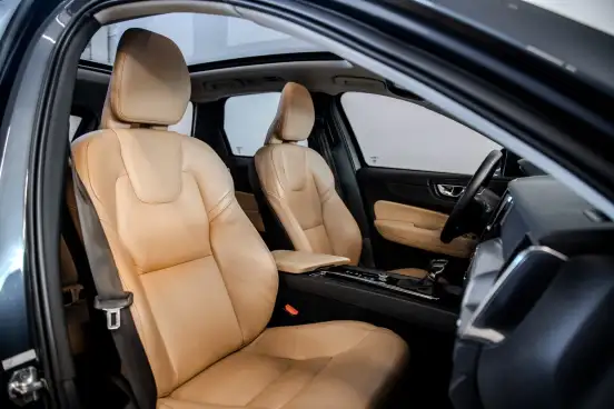 VOLVO-XC60-2.0 T5 GASOLINA MOMENTUM AWD GEARTRONIC VOLVO-XC60-2019