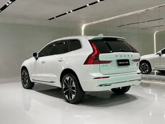 VOLVO-XC60-2025