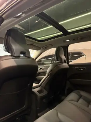 VOLVO-XC60-2023