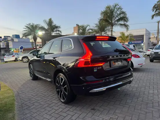 VOLVO-XC60-2023