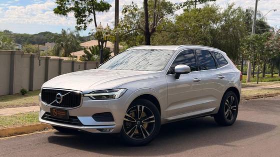 VOLVO XC60 2.0 D5 DIESEL MOMENTUM AWD GEARTRONIC