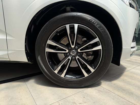 VOLVO-XC60-2.0 T5 GASOLINA MOMENTUM AWD GEARTRONIC VOLVO-XC60-2019