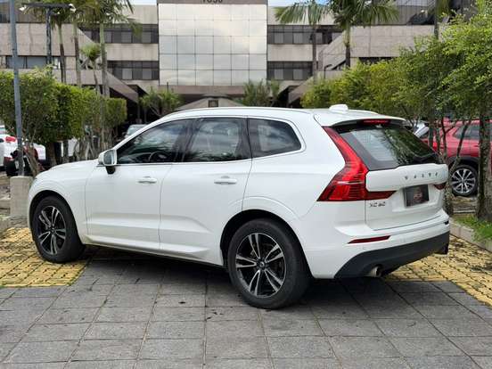 VOLVO-XC60-2018