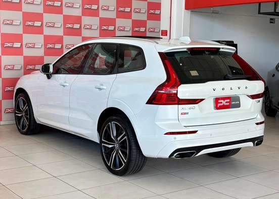VOLVO-XC60-2017