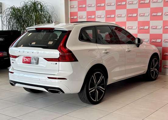 VOLVO-XC60-2017