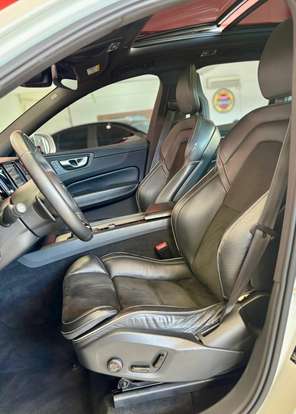 VOLVO-XC60-2017