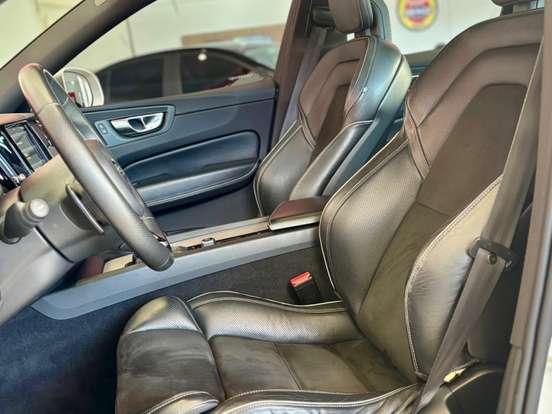 VOLVO-XC60-2.0 T5 GASOLINA R-DESIGN AWD GEARTRONIC VOLVO-XC60-2017
