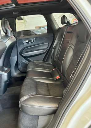 VOLVO-XC60-2017
