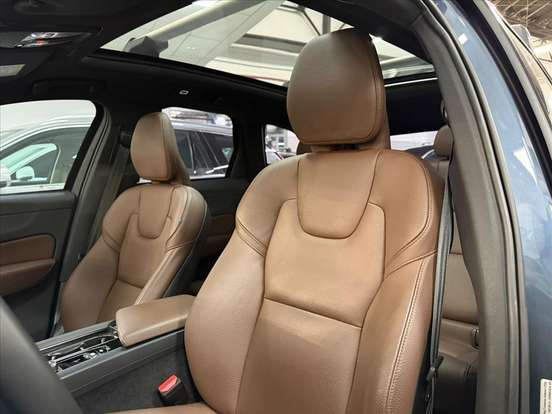 VOLVO-XC60-2024