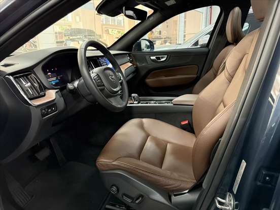 VOLVO-XC60-2024