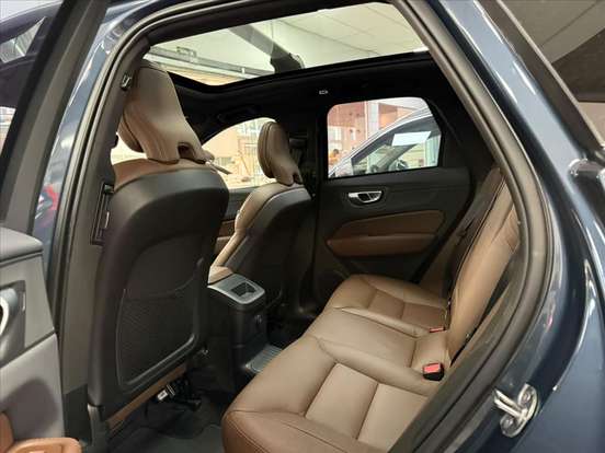 VOLVO-XC60-2024