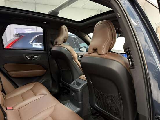 VOLVO-XC60-2024