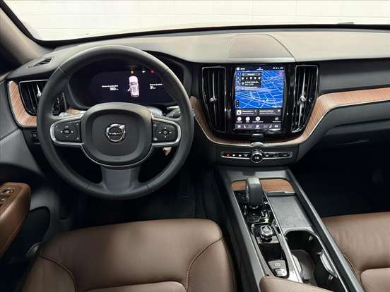 VOLVO-XC60-2024