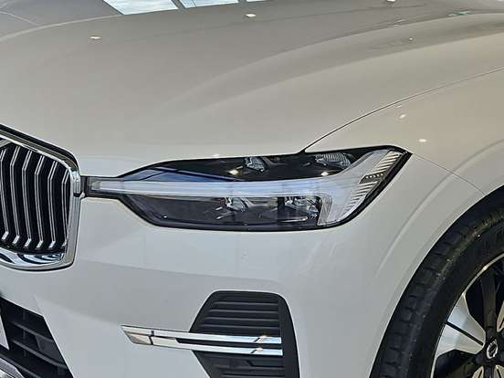 VOLVO-XC60-2023