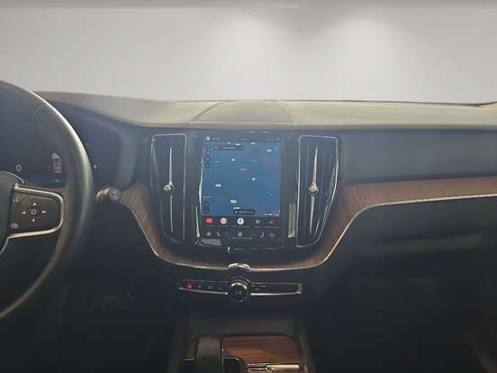 VOLVO-XC60-2023