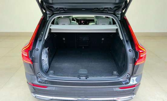 VOLVO-XC60-2022