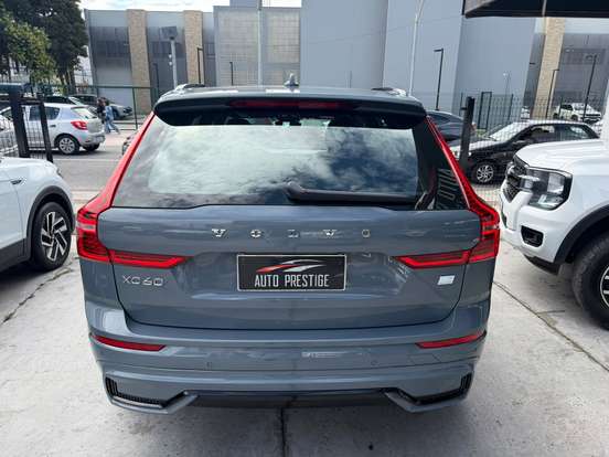 VOLVO-XC60-2023