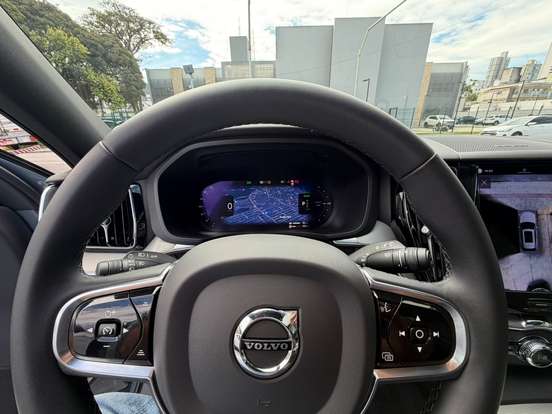 VOLVO-XC60-2023