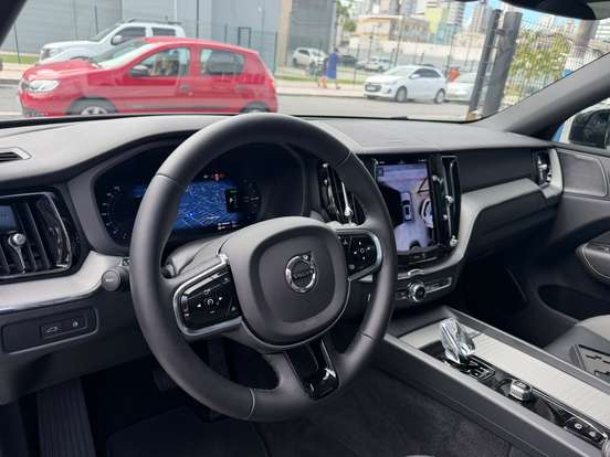 VOLVO-XC60-2023