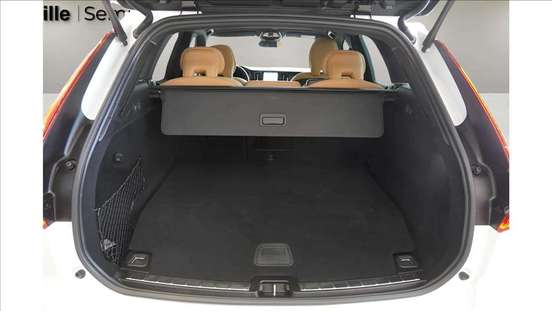 VOLVO-XC60-2024