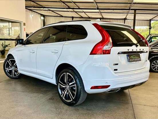 VOLVO-XC60-2.4 D5 MOMENTUM DIESEL AWD 4P AUTOMÁTICO VOLVO-XC60-2016