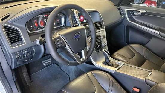 VOLVO-XC60-2016