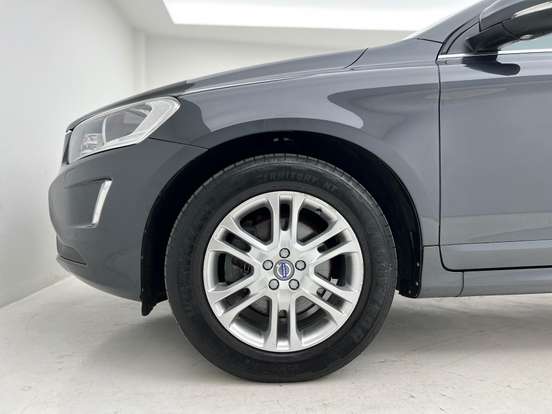 VOLVO-XC60-2.4 D5 MOMENTUM DIESEL AWD 4P AUTOMÁTICO VOLVO-XC60-2017