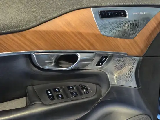 VOLVO-XC90-2018